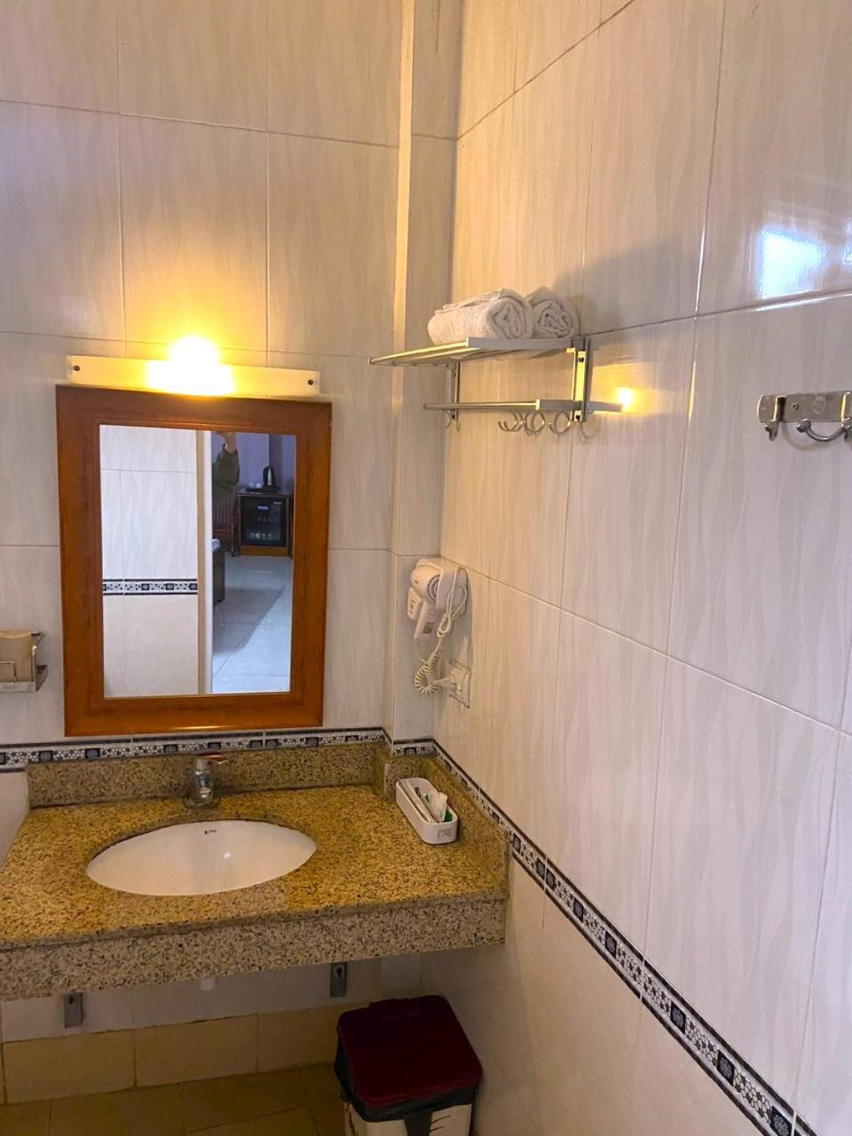 Hong Ha Hotel Thach Loi Buitenkant foto